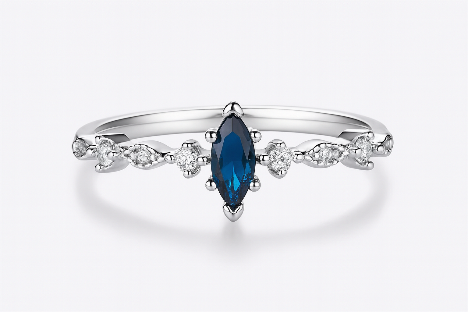ブルーサファイア × ホワイトダイヤモンド リング